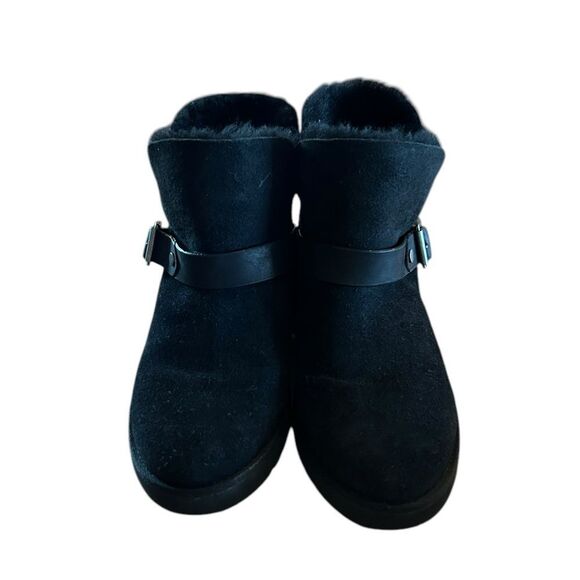 UGG romely short buckle in Black Shearling 6 - Picture 3 of 9